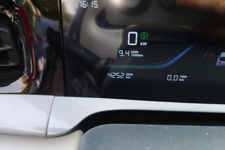 Used Geely Galaxy Geome 2025 310km Youth Edition Odometer Close Up