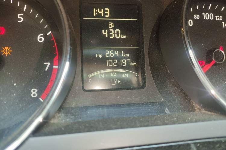 Used Volkswagen Sagitar 2015 1.6L Manual Comfort Model Odometer Close Up