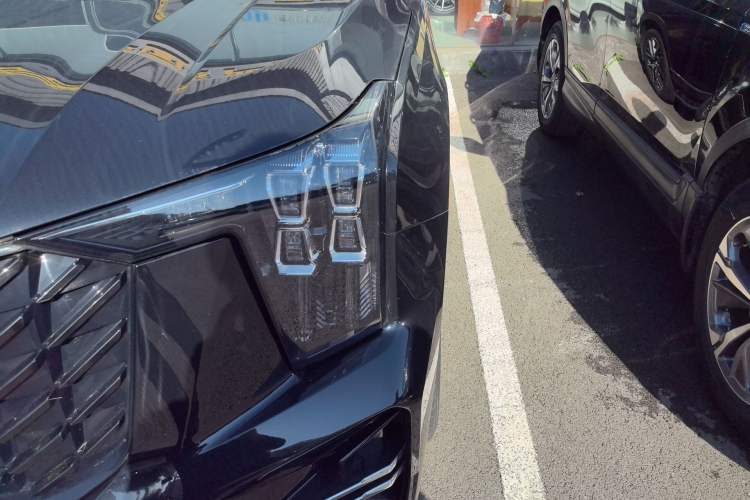 Used GAC Trumpchi GS8 2022 Linghang Series 2.0 TGDI Two-Wheel-Drive Luxury Smart Connectivity Version (7 Seats) Left Front Headlight