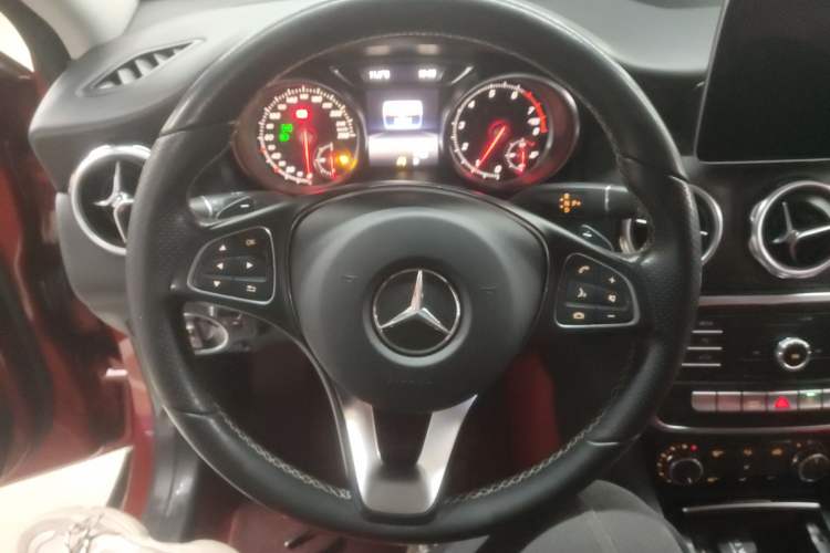 Used Mercedes-Benz GLA 2018 GLA 200 Sport Edition Steering Wheel