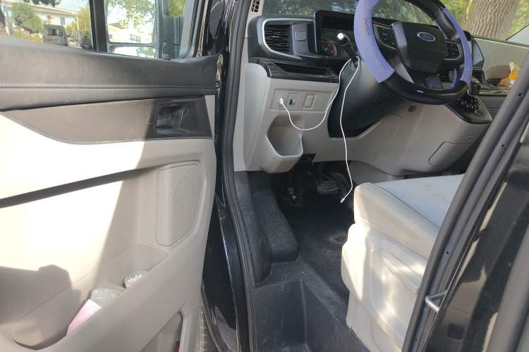 Used Ford Transit 2023 2.0T Diesel Automatic Commercial & Travel Version Mid-axle Low-roof Design 7/8/9-Seater