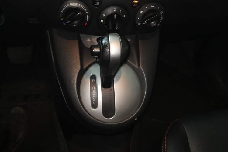 Used Mazda 2 2012 Hatchback Xuan Dong 1.5L Automatic Value Edition