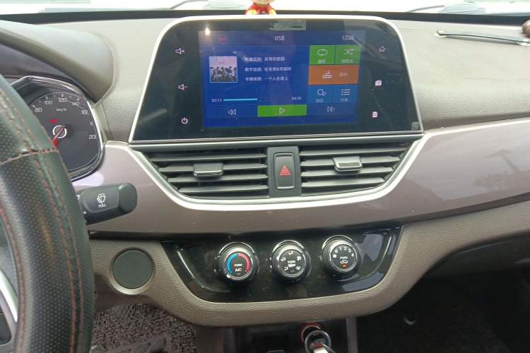 Used Baojun 310W 2017 1.5L Manual Fashion Edition China VI Audio And AC Panel