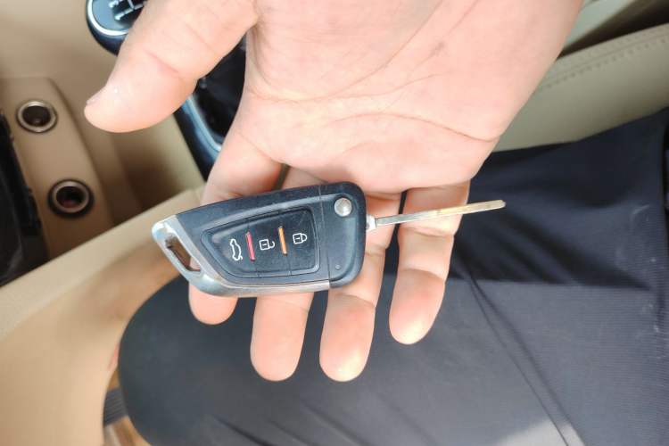 Used Baojun 730 2016 1.5L Manual Comfort Version 7 Seats China V Emission Standard Vehicle Key