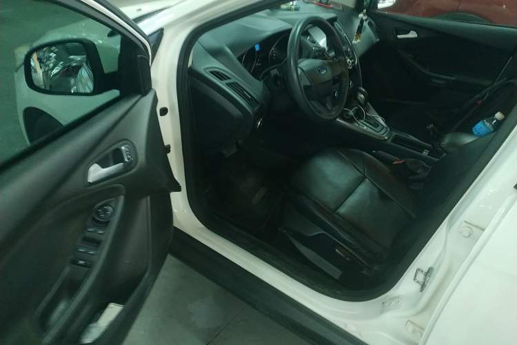 Used Ford Focus 2017 Hatchback 1.6L Automatic Comfort Plus SmartDrive Edition Driver Seat