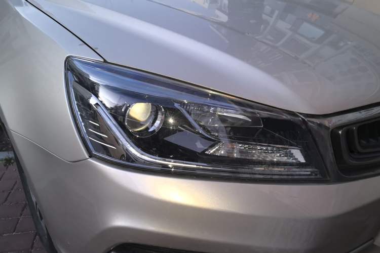 Used Geely Auto Emgrand 2018 1.5L Manual Luxury Model Right Front Headlight