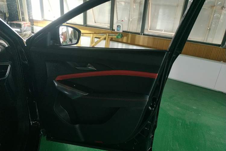 Used SOL X8 2021 300T DCT Leading Smart Connectivity Version 7 Seats