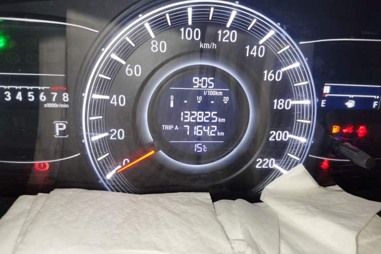 Used Honda Odyssey 2017 2.4L Luxury Edition Odometer Close Up