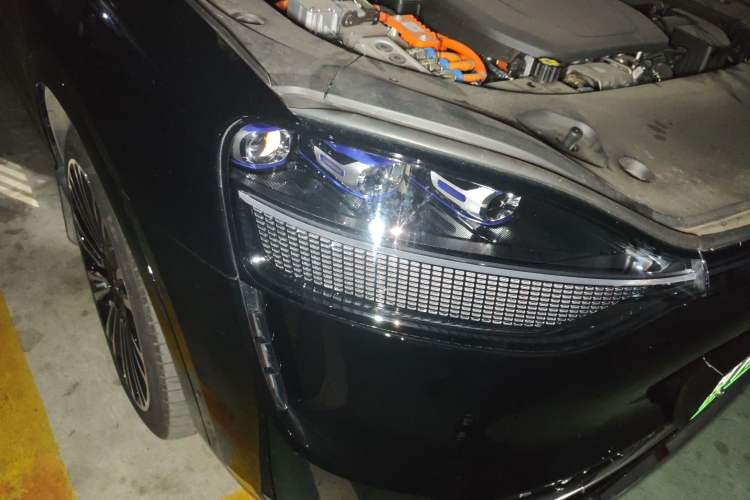 Used Hima AITO M9 2024 Range-Extended Ultra Version 42 kWh 6-Seater Model Right Front Headlight