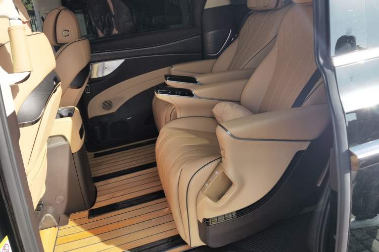 Used Denza D9 2024 DM-i 980 Four-Wheel Drive Prestige Model
