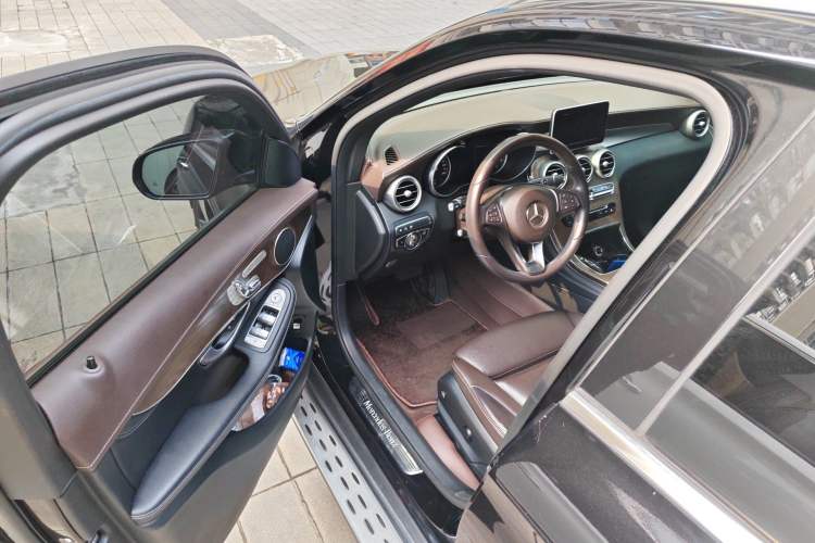 Used Mercedes-Benz GLC 2018 Refreshed GLC 300 4MATIC Dynamic Edition Driver Seat