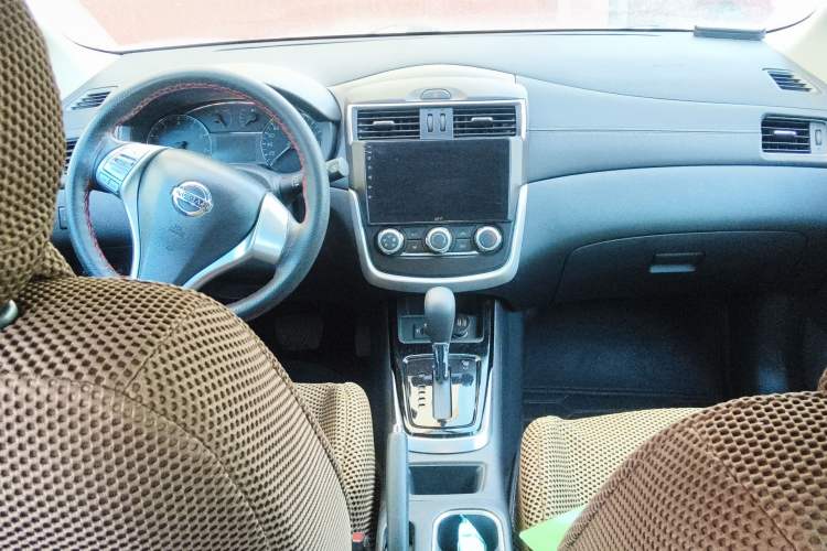 Used Nissan Tiida 2021 1.6L CVT Cool Edition Center Console