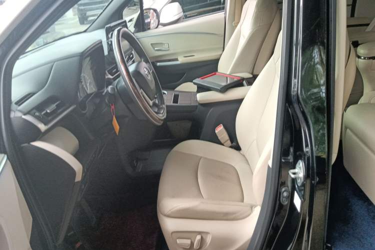 Used Toyota SIENNA 2021 2.5L Hybrid Luxury Edition Left Front Seat