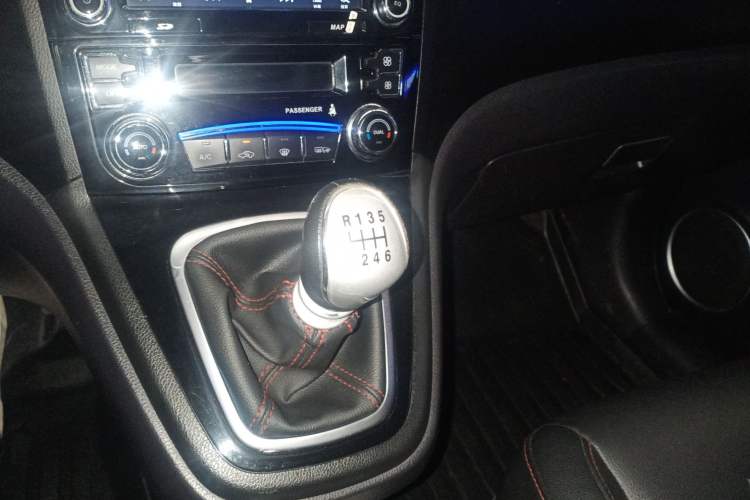 Used Haval H6 2016 Upgraded Model 1.5T Manual Two-Wheel Drive Elite Version
