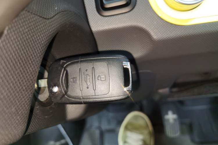 Used Wuling Hongguang MINIEV 2021 Macaron Fashion Model Lithium Iron Phosphate Interior 1