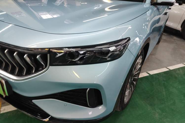 Used VOYAH FREE 2023 Four-Wheel Drive Extended-Range Model with Ultra-Long Range Left Front Headlight