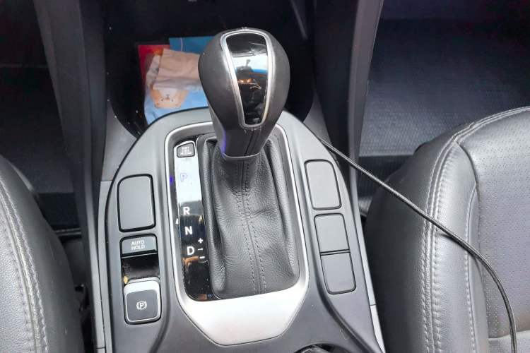 Used Hyundai Santa Fe 2013 2.4L Automatic 4x4 Smart Version Gear Lever