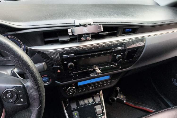 Used Toyota Levin 2016 Dual-Engine 1.8H GS E-CVT Elite Model with Sunroof