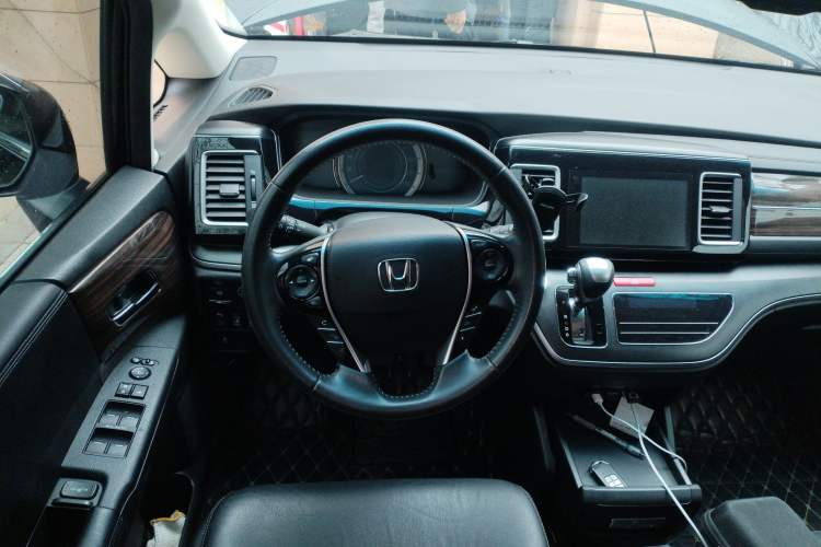 Used Honda Elysion 2016 2.4L Luxury Edition
