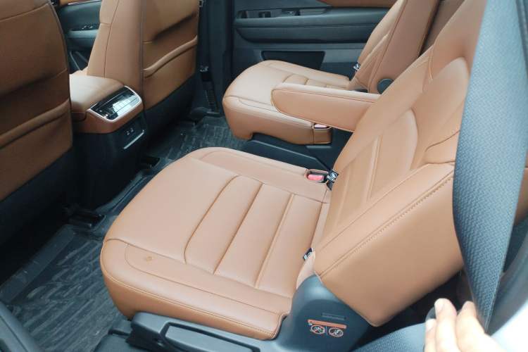 Used Nissan Pathfinder 2024 380 VC-TURBO Four-Wheel Drive Intelligent Driving Version 6 Seats Left Rear Seat