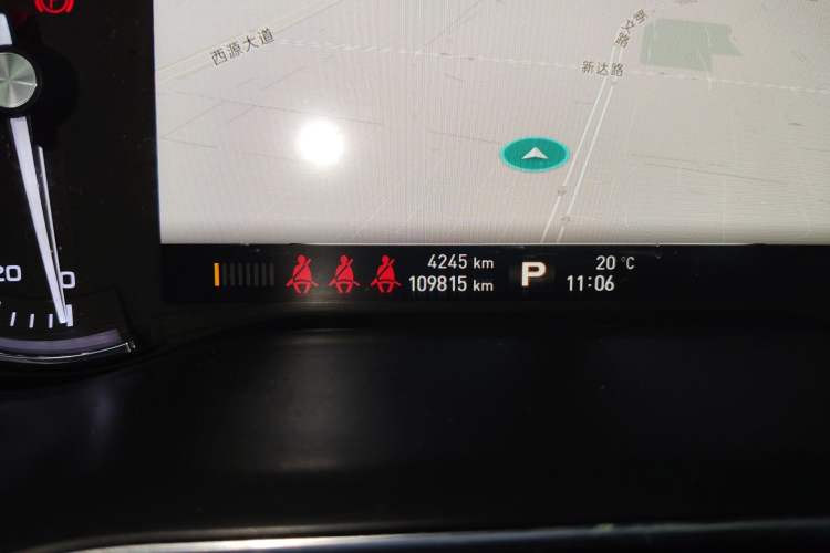 Used Roewe RX8 2018 30T Smart Connectivity Two-Wheel Drive Flagship Edition Odometer Close Up