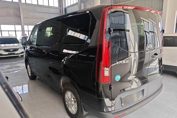 Used SAIC MAXUS Xintu V70 2023 2.0T Elite Edition Automatic Short Wheelbase Low Roof – 5/6 Seats
