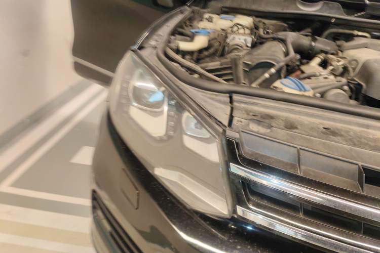 Used Volkswagen Touareg 2011 3.0 TSI High-End Version Right Front Headlight