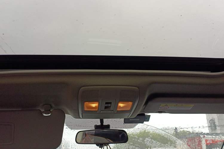 Used Mazda 3 Axela 2017 Sedan 1.5L Automatic Luxury Model Emission Standard China V Headliner