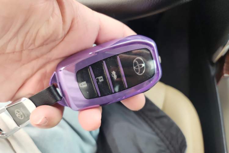 Used Toyota Reiz 2013 2.5S Elite Edition Vehicle Key