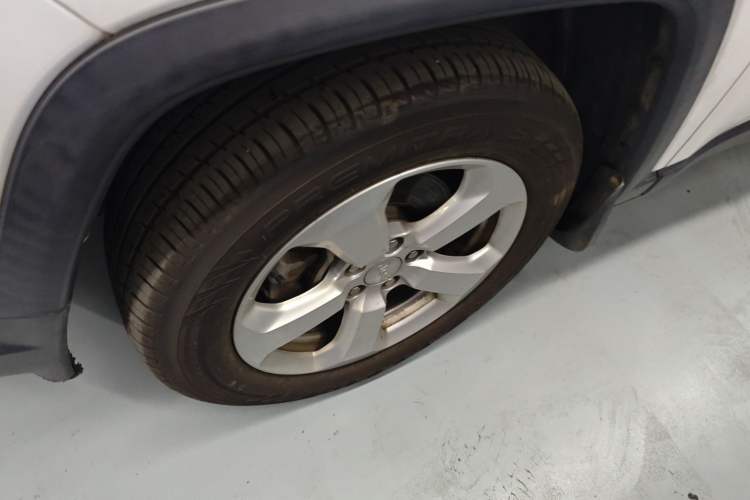 Used Jeep Compass 2017 200T Automatic Family Edition Left Front Wheel Hub