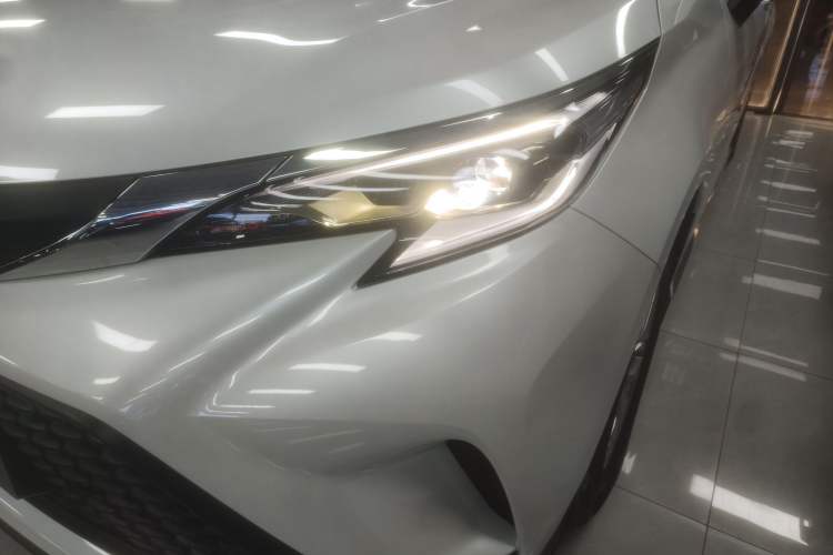 Used Toyota Granvia 2026 Model 2.5L Hybrid Comfort Edition