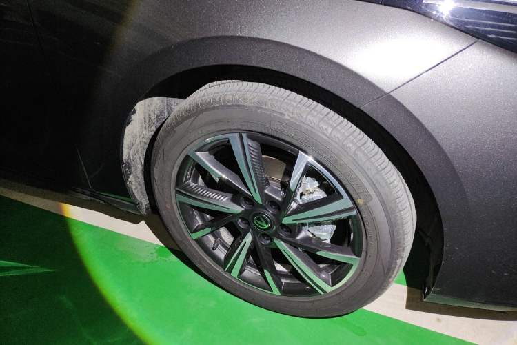 Used CHANGAN Eado 2025 Blue Whale 1.5T 500Bar Prestige Model Right Front Wheel Hub