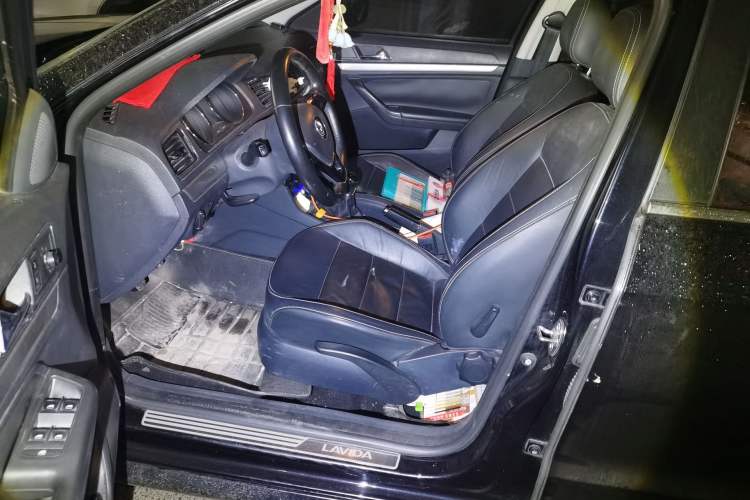 Used Volkswagen Lavida 2015 1.6L Manual Comfort Edition
