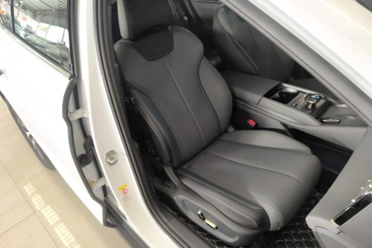 Used BYD Qin L 2025 DM-i Smart Drive 120KM Superior Model
