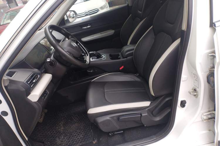 Used Dongfeng Aeolus E70 2023 500 Smart Edition Lithium Iron Phosphate 48.6 kWh 120 kW