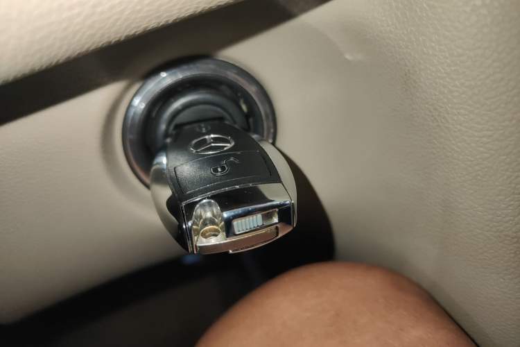 Used Mercedes-Benz R-Class 2014 R 320 4MATIC Luxury Model