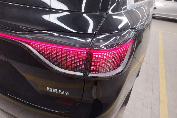 Used Hima AITO M9 2024 Range-Extended Ultra Version 42 kWh 6-Seater Model Right Rear Taillight