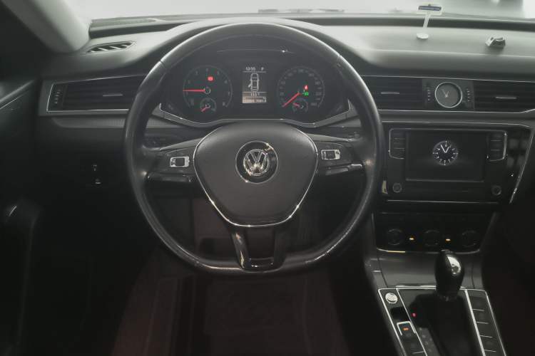 Used Volkswagen Passat 2017 330TSI DSG Luxury Edition Steering Wheel