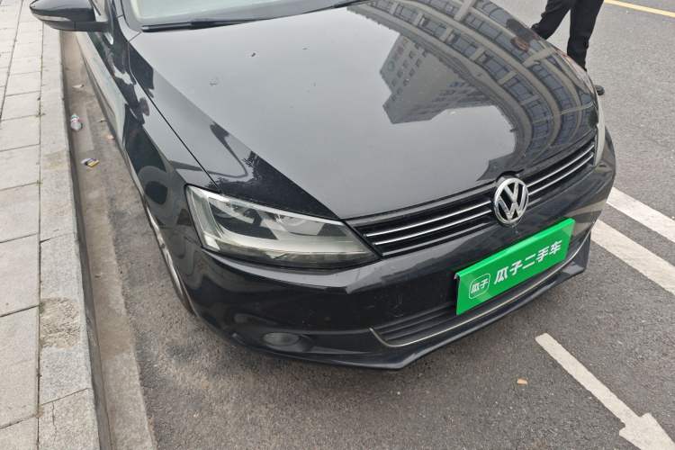 Used Volkswagen Sagitar 2014 Revised Version 1.6L Manual Comfort Edition Right Front Headlight