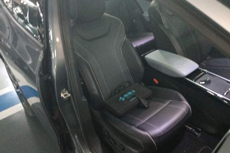 Used Volkswagen ID.4 X 2022 Pure Long-Range Version Right Front Seat