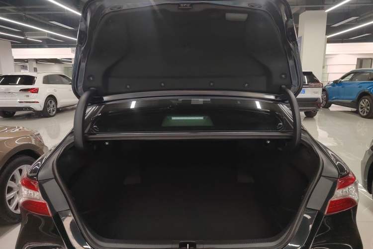 Used Toyota Camry 2023 2.0G Luxury Edition Trunk