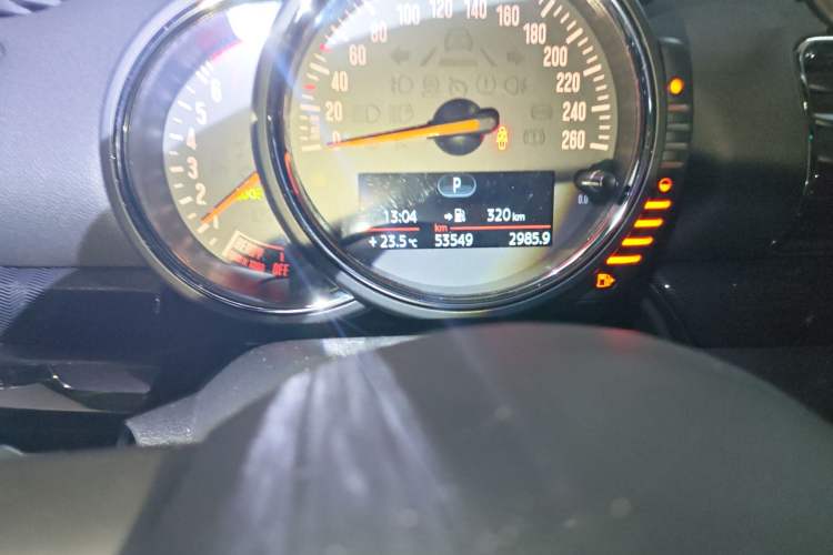 Used MINI Clubman 2016 Updated 1.5T COOPER Geek Edition Odometer Close Up