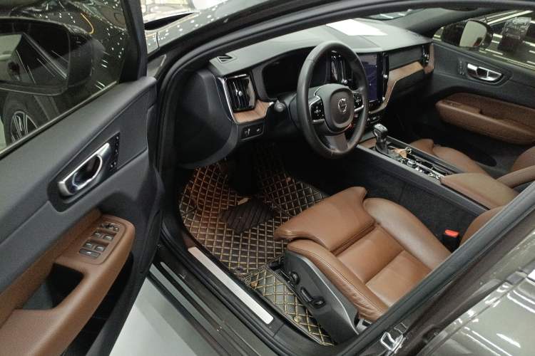 Used Volvo XC60 2021 T5 4x4 Smart Luxury Edition