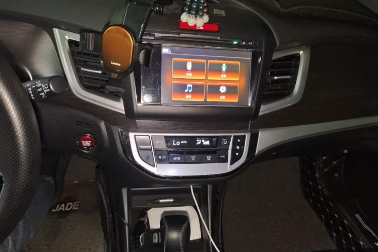 Used Honda Jade 2013 1.8L CVT Luxury Edition 5 seats