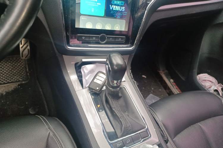 Used Roewe RX5 2016 20T Two-Wheel Drive Automatic Internet Smart Edition
