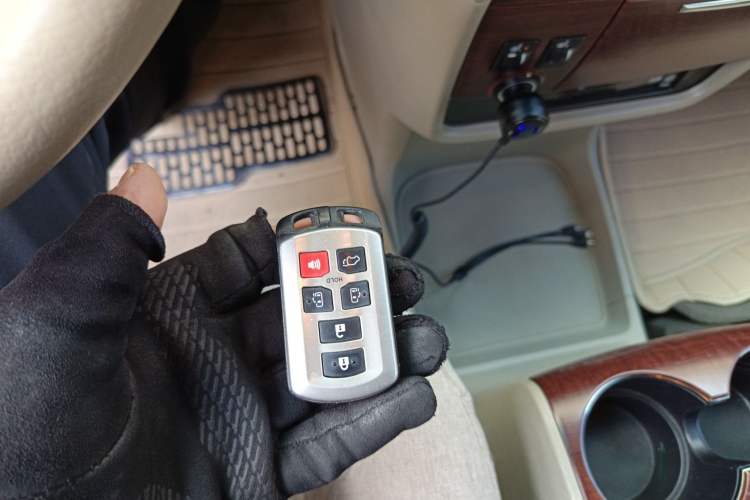 Used Toyota SIENNA 2011 3.5L 4x4 Automatic
