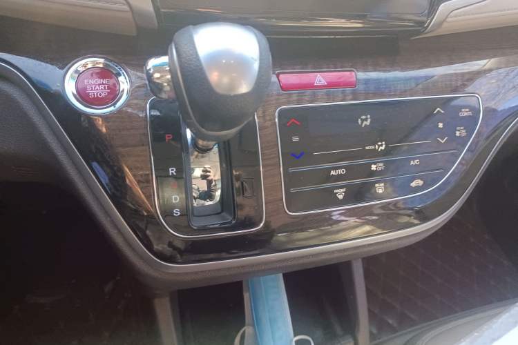 Used Honda Odyssey 2015 Updated Version 2.4L Smart Edition
