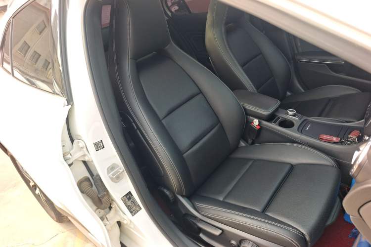 Used Mercedes-Benz GLA 2016 GLA 200 Fashion Model Right Front Seat