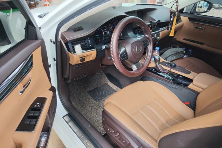 Used Lexus ES 2017 300h Mark Levinson Comfort Edition Driver Seat