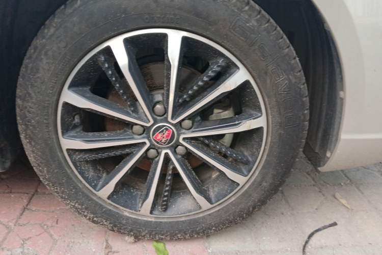 Used Roewe i5 2020 1.5L Automatic 4G Connect Luxury Flagship Edition Right Front Wheel Hub